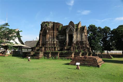 Der Tempel des Heiligen Buddha: Eine Oase der Ruhe im Herzen von Phitsanulok!