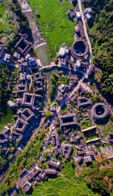  Die Yichun Tulou-Gruppe: Eine Reise in die Vergangenheit und eine Ansammlung von architektonischen Meisterwerken!